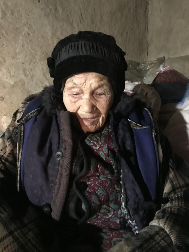 90岁老人,患有老年痴呆,6个子女却无人赡养
