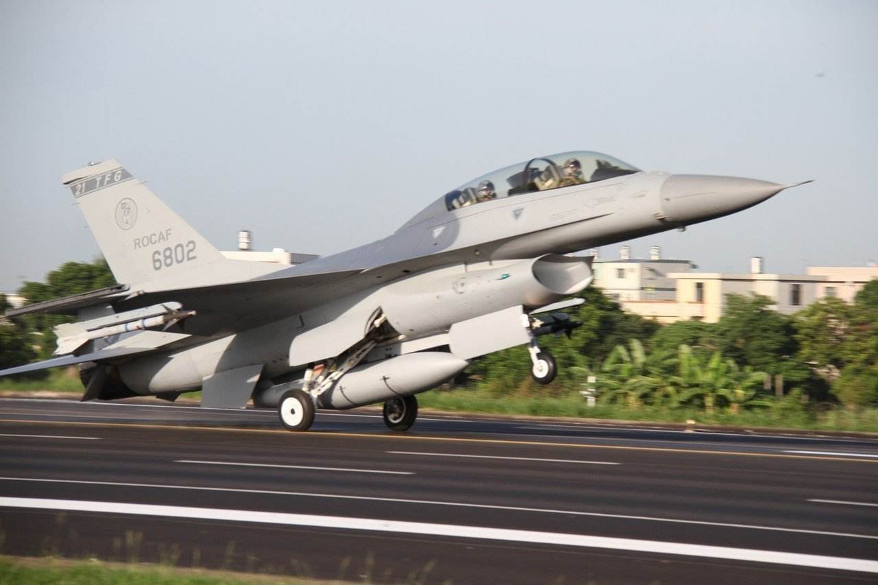 还不信台军买的是次品?4架美售f-16战机已生锈