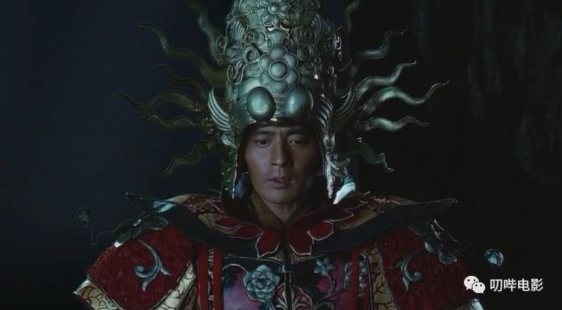 无奈之下,大将军只好命令昆仑穿上自己的鲜花盔甲假扮自己去救王