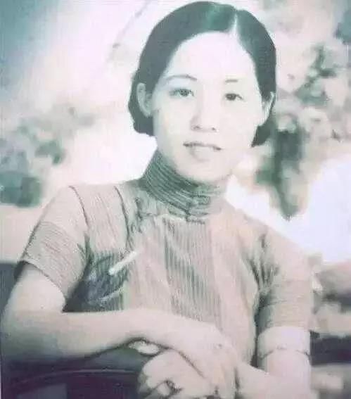 杜月笙大太太红杏出墙,他这样处置,吓得4个姨太从此规规矩矩