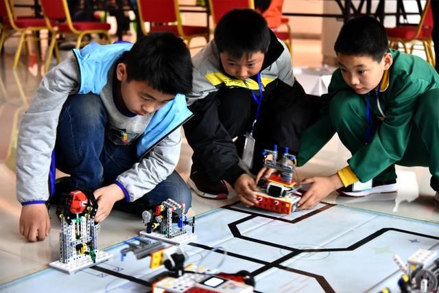 山东莱芜:青少年机器人竞赛活力开赛