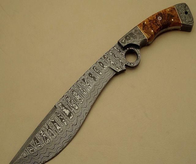 大马士革刀原产地印度,是用乌兹钢锭制造,造型通常为弯刀,刀身布满