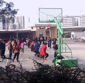 1.大叔你是真的皮啊,原谅我不厚道的笑了