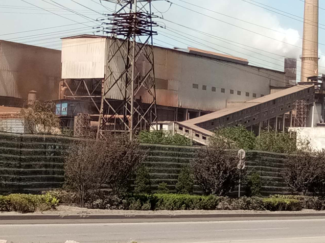 武安市新华大街路西和309国道南侧,看到一家名为"元宝山(邯郸)钢铁