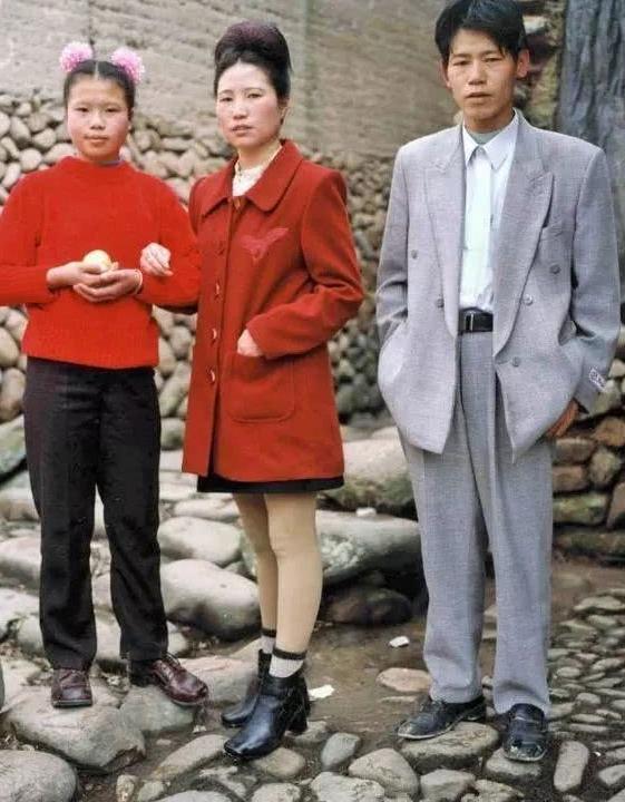 看90年代,农村过年最时髦的穿着打扮