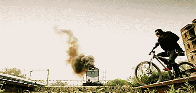 爆笑gif图:据说这招对吃货妹子最管用了!