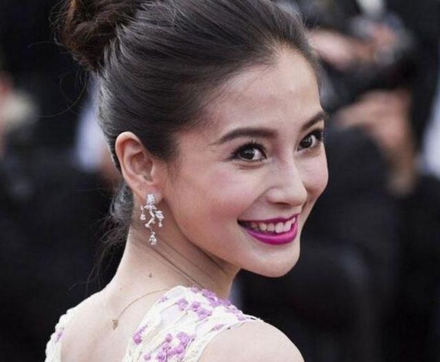 女明星未修图照曝光,热巴老8岁,李冰冰像老太,她像粉刷墙