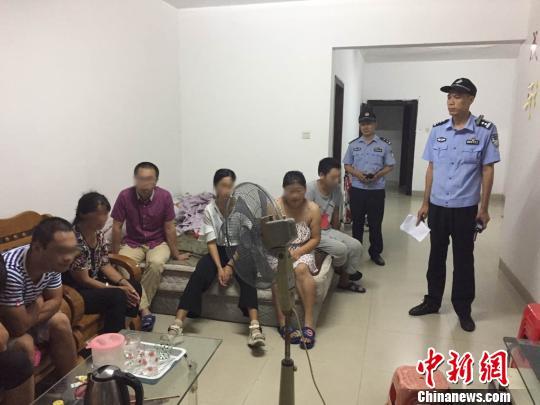 广西北海市执法人员查获涉嫌传销人员1228名