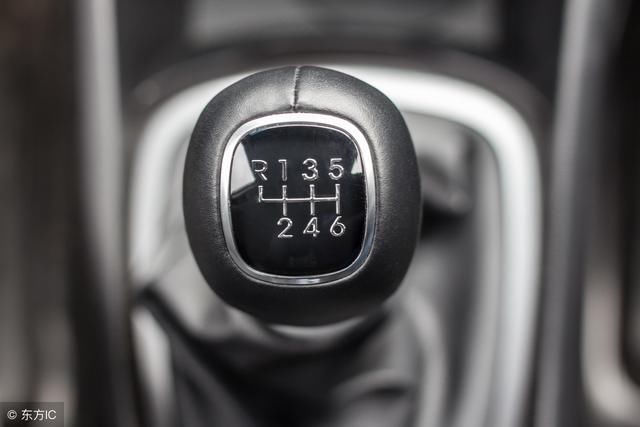 为什么老司机都喜欢开手动挡,不仅是因为省油,关键没人来借车!