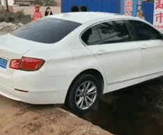 最新一期内涵爆笑动图 老爷子,你这莫非是想喝奶?