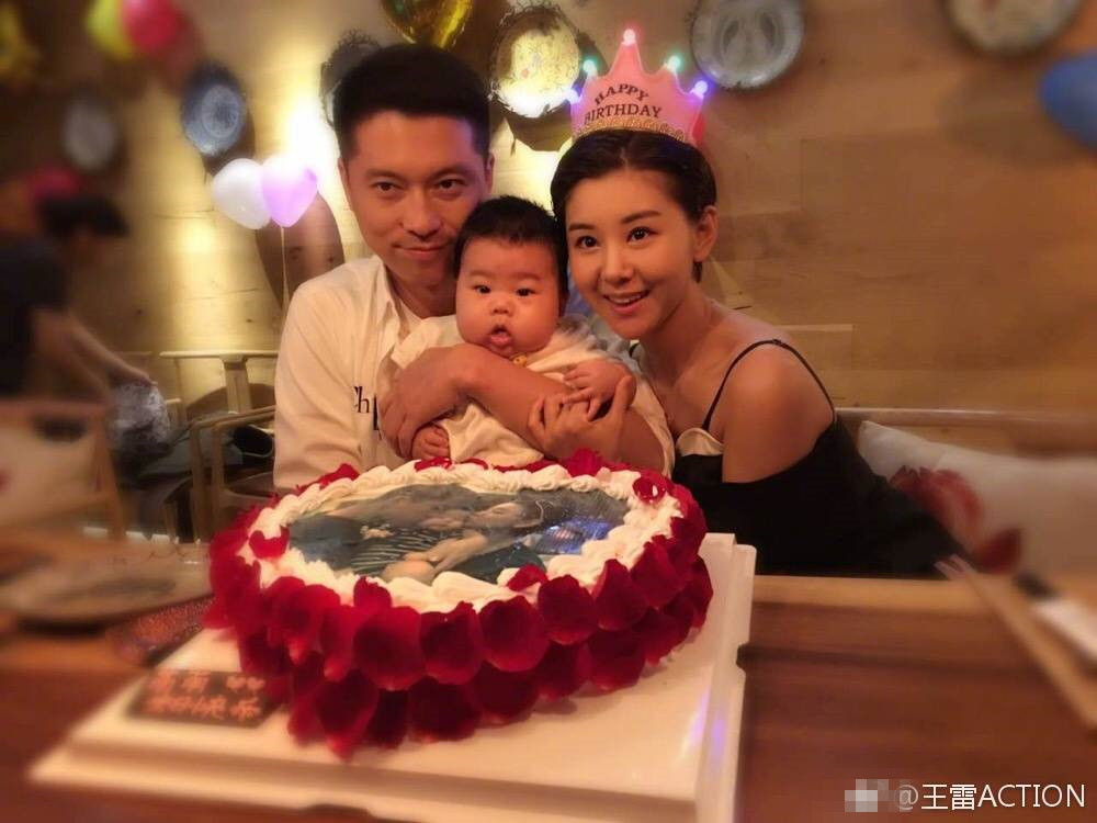 9月12日,演员王雷在微博上晒和妻子从2006年相识到今天的点点滴滴
