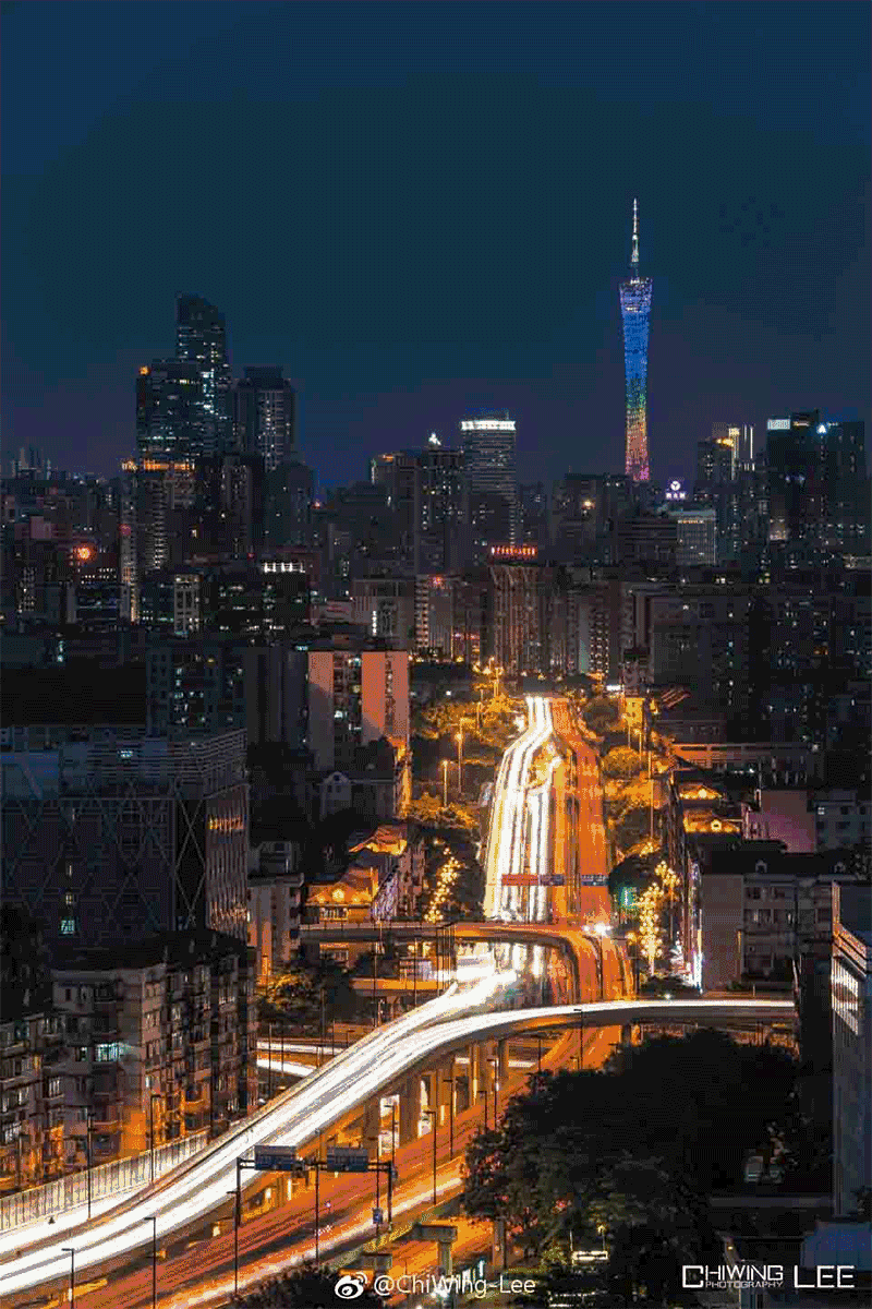 灯影密布,车流不息, 仿佛间就要穿越时光的隧道, 走过的路,也都将