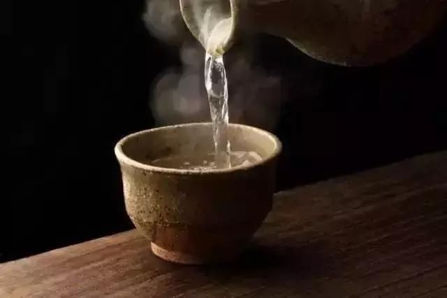 白酒为何要"干杯?是"干"还是"品?