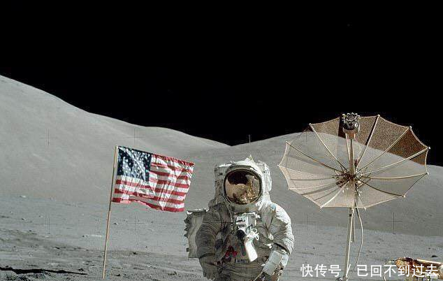 逮住了!月球上居然不穿宇航服,美国登月造假被铁证戳穿