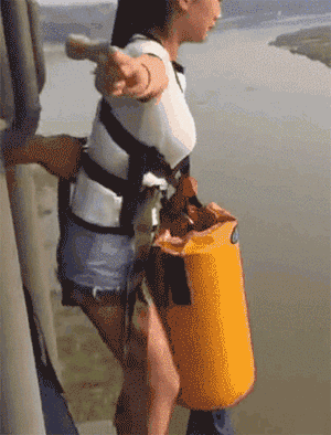 最新一期内涵爆笑动图 这个值夜班的护士,有点骚!