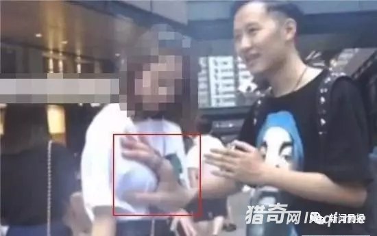 上海男主播当街耍流氓 竟如此玩弄美女器官