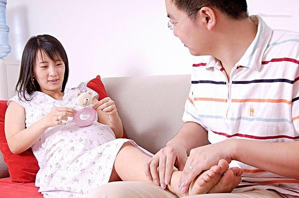 女生 ,对象家拆迁要求以订婚名义结婚,两个人读