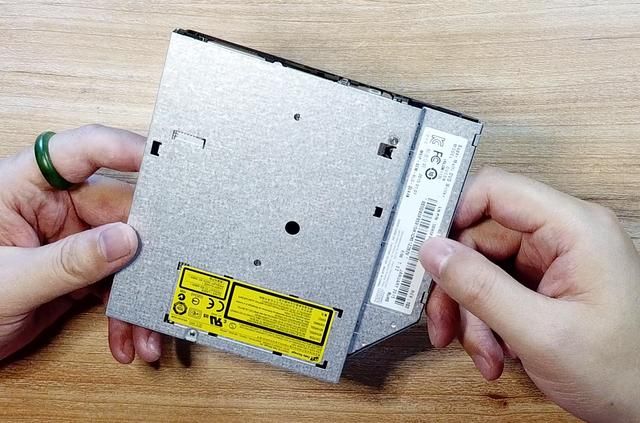 笔记本电脑找不到光驱_苹果电脑笔记本是否有光驱_宏碁带光驱笔记本