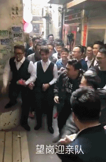 搞笑gif:这突如其来的骚,闪了老子的腰!