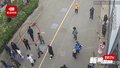 跪地救人小伙儿吴江涛：当时根本没想那么多，就想着救人！