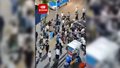 重庆一轿车冲入人群众人砸碎车窗制伏司机 警方：司机操作不当，4人受伤