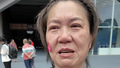 一位阿姨在场外看见盲人刀迷而泪流不止