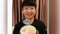 孙颖莎晒出手捧蛋糕 面带笑容的照片庆祝进入国家队十周年