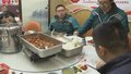北京一餐馆给快递小哥留包间实惠午餐畅吃 传递城市暖意