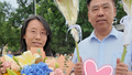 妈妈亲手为儿子挑选不同花语的鲜花，字字不提爱但句句都是爱！