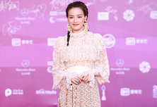 著名演员舒淇亮相第八届北京国际电影节闭幕式红毯