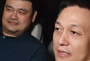 李斌姚明一同观看CBA总决赛