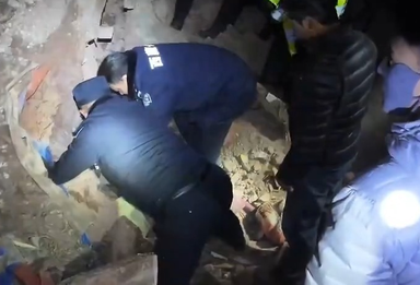 “心里只有一个念头，就是赶紧把受困群众救出来！”