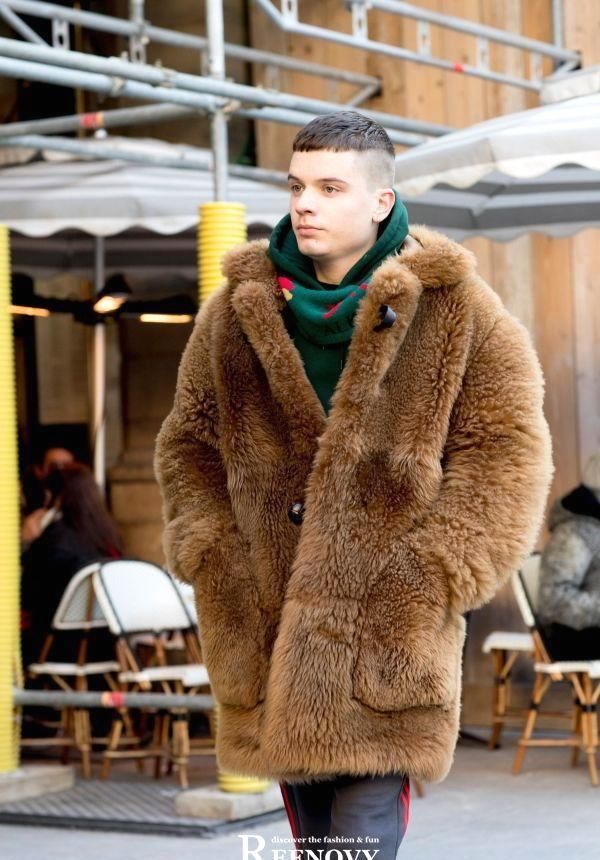 男生长卫衣怎么搭配外套好看,看达人街拍学搭配