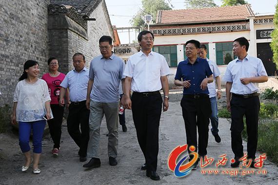 邹树琦督查城乡环境集中整治工作