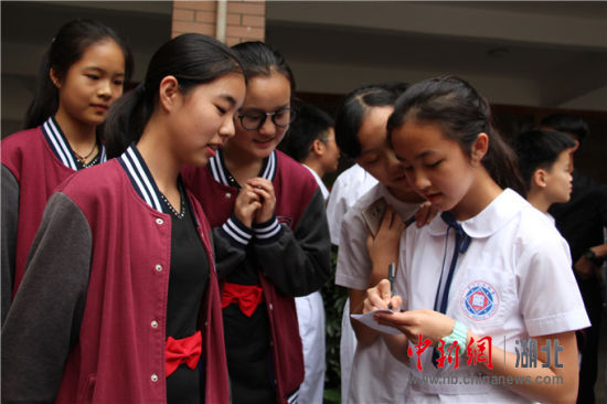 香港培正中学与金东方初中以乐会友