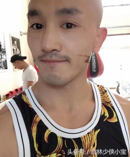 据悉,"肥鸭"雅桑克莱实力恐怖,曾拿下泰拳的所有冠军,多次ko世界知名