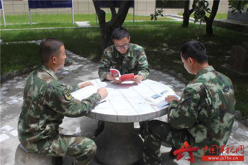 西藏山南支队举办读红书、强党性读书交流活