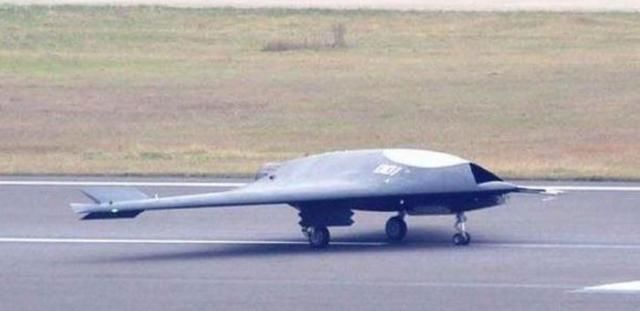 震惊世界!中国究竟成功首飞了什么战机,军迷:歼