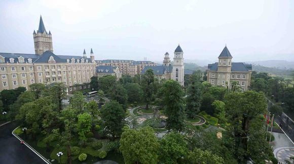 恒大足球学校学费一年5万元,您觉得值得吗?