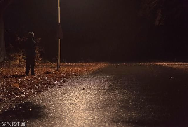 夜晚不要带着孩子外出,无关乎迷信,还有其他的