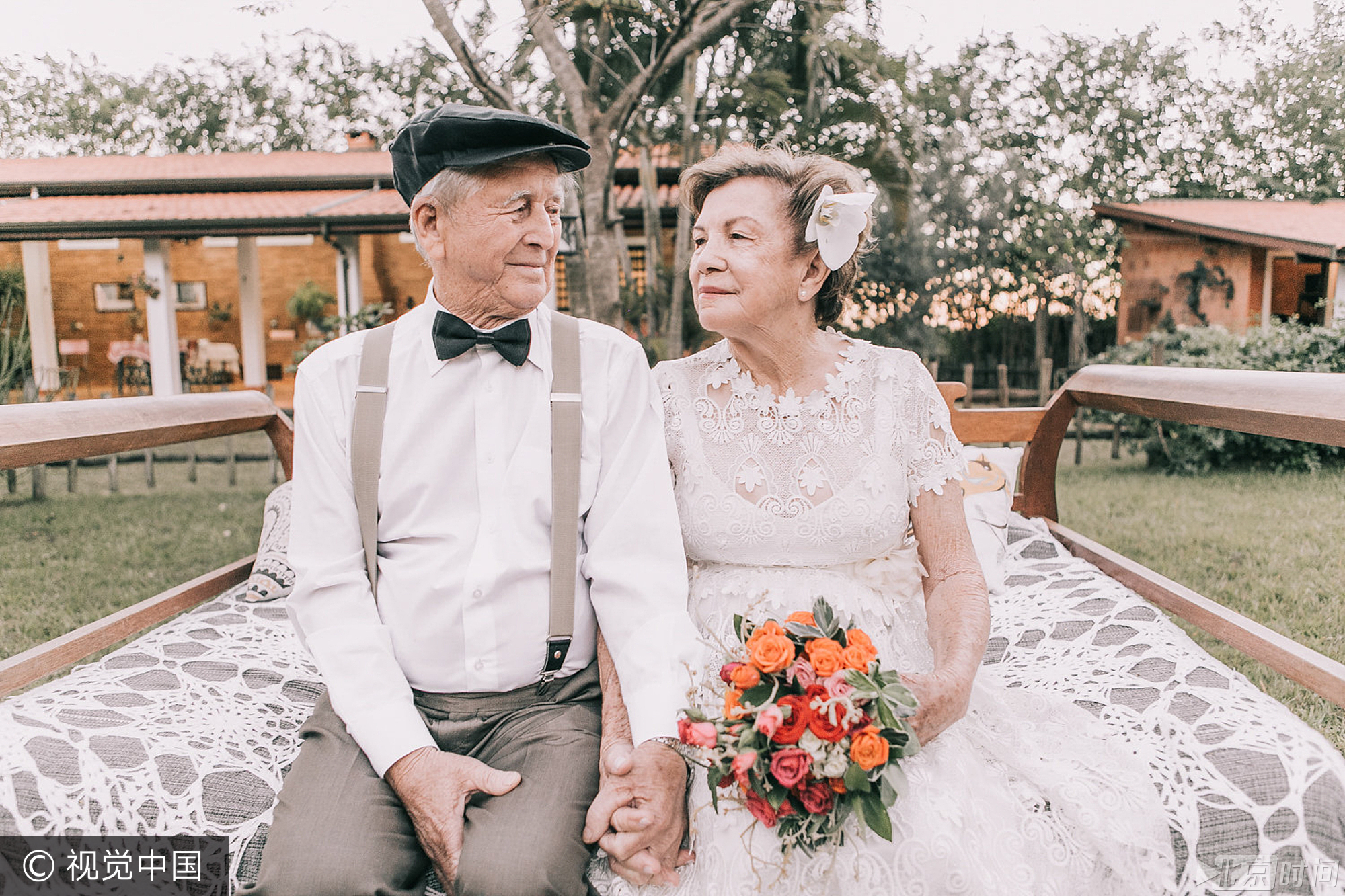 当地时间2017年9月29日，巴西圣保罗，巴西老夫妇罗索（Seu Russo）与罗莎（Dona Rosa）在1957年结婚时，只举办了一场简单的婚礼，当时他们连婚纱照都没有拍。