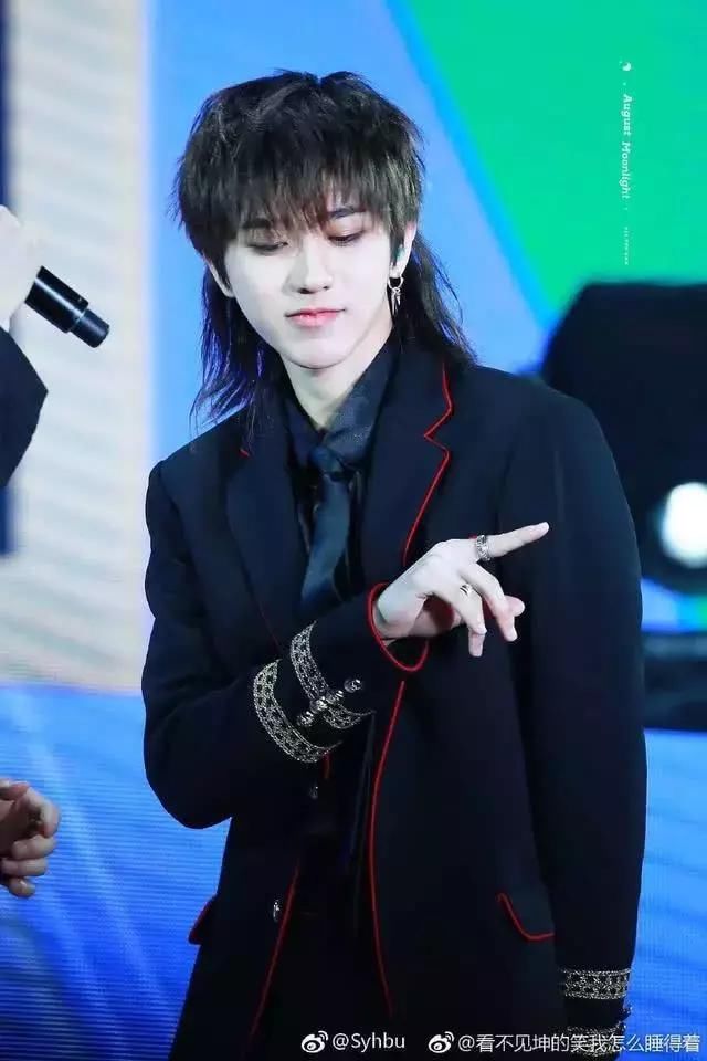 偶像练习生《巴比龙》遭抄袭,蔡徐坤发博,粉丝