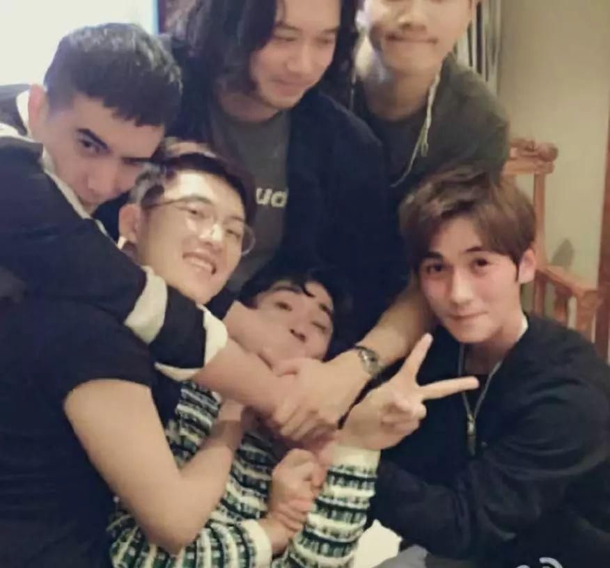 镇魂女孩开扒翟天临彭冠英旧照和朱一龙组CP