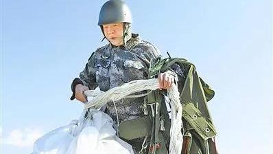 写下4封遗书的“铁血政委”晋升少将，曾因高职低配受关注