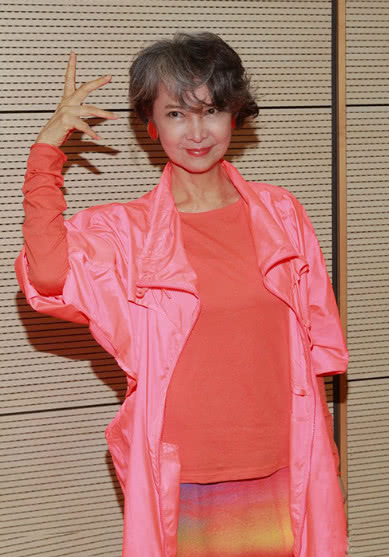 70岁的苗翠花萧芳芳满头白发,网友:刘晓庆和