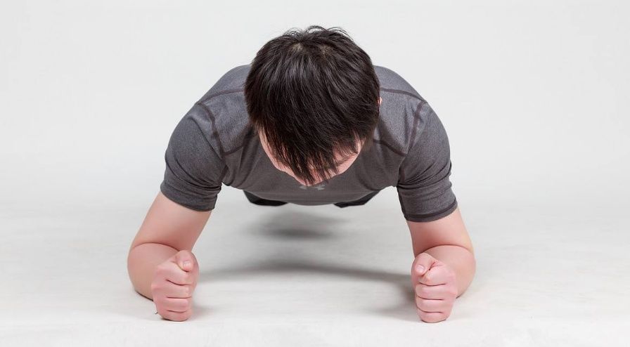 健身初学者做平板支撑,想要有训练效果并不是