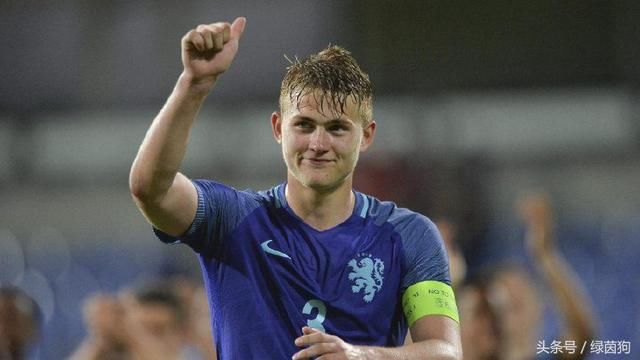 一石二鸟!曼联签中卫补强后防天团,4000万助热