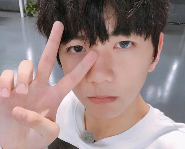 张丹峰儿子张镐濂近照,比张丹峰高出一头!网友