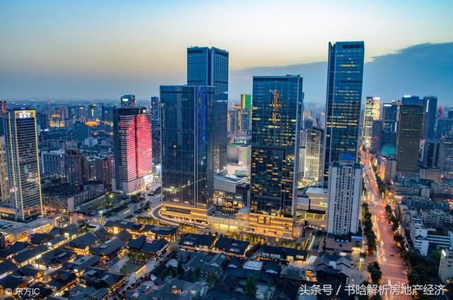 成都和重庆两座城市,房价相差近四千,谁能最终