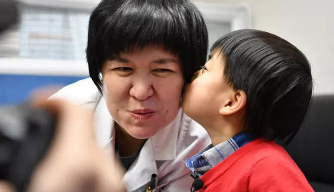 儿科医生童笑梅:减少患儿伤痛 我们一直在路上 儿科医生童笑梅:减少患儿伤痛 我们一直在路上